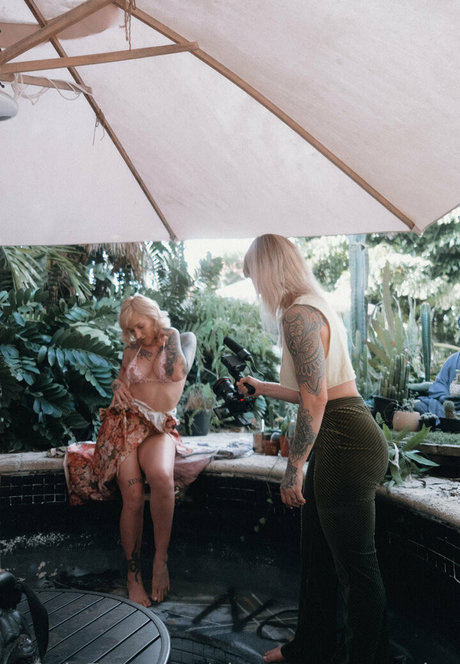 ohrangutangerotica art actress pics