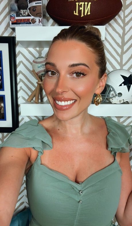 Taylor Mathis nudes model img