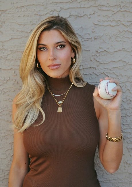 Taylor Mathis pornographic model gallery