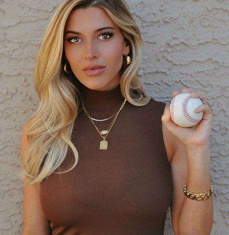 Taylor Mathis hd pornstar pictures