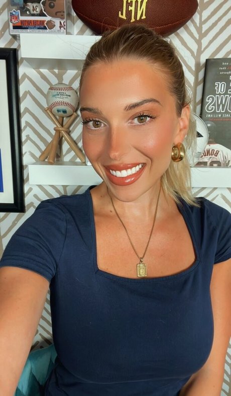 Taylor Mathis model nice pic