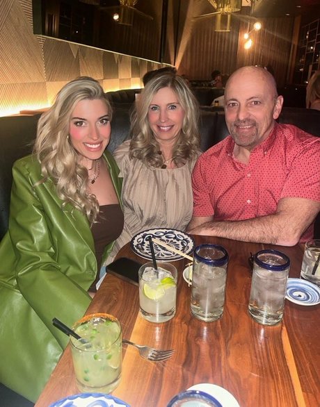 Taylor Mathis model high quality picture