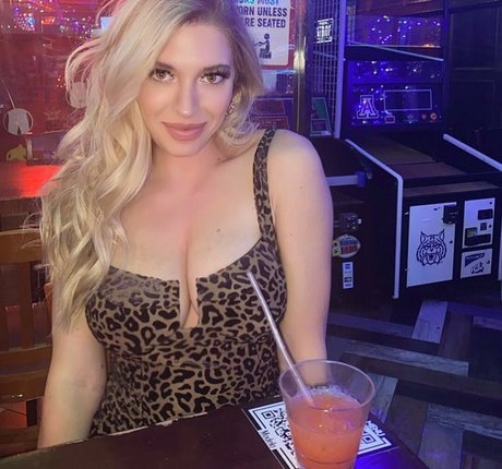 Taylor Mathis model perfect pics