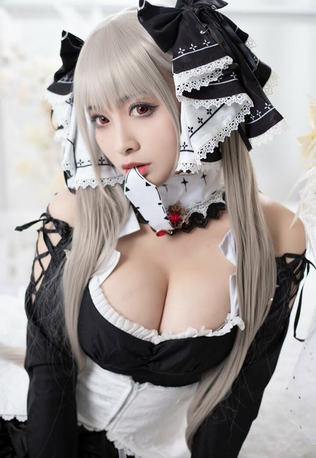 LoLiSAMA naked model pic