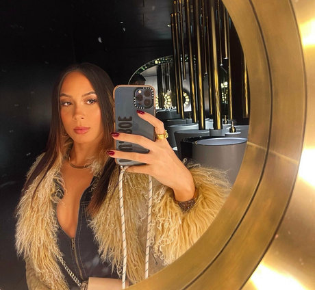 morganmunroe adult model picture