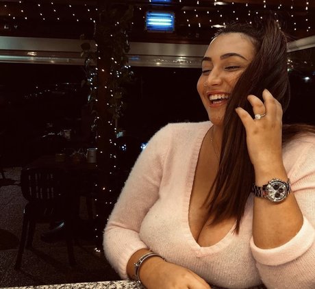 Alessia Barbarossa adult model img