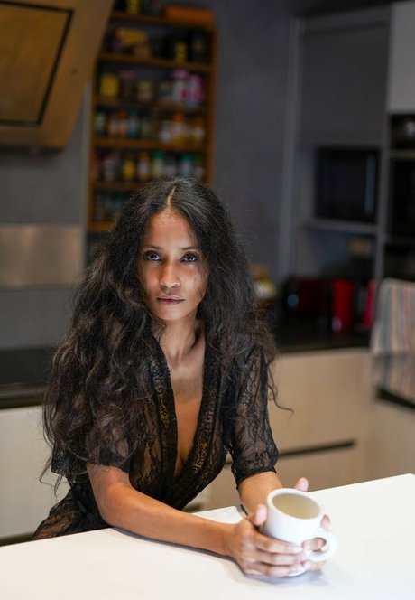 Adjouai star nudes gallery