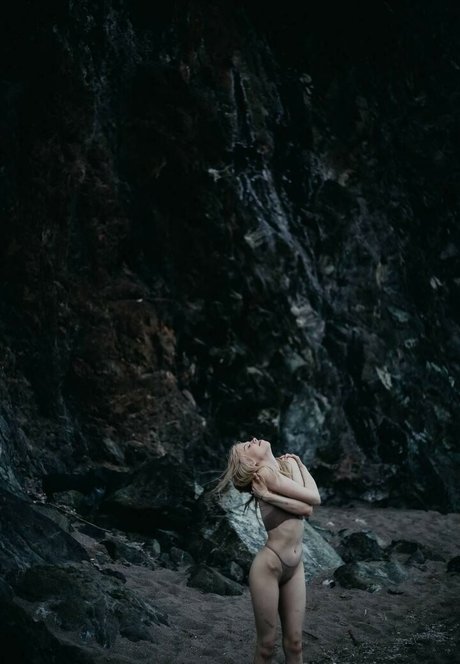 Sonyaplush model hot photos