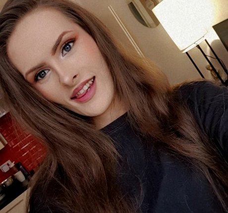 Nikki Harper xxx actress photo