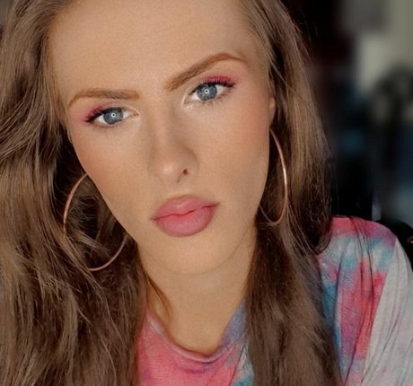 Nikki Harper pretty model pictures