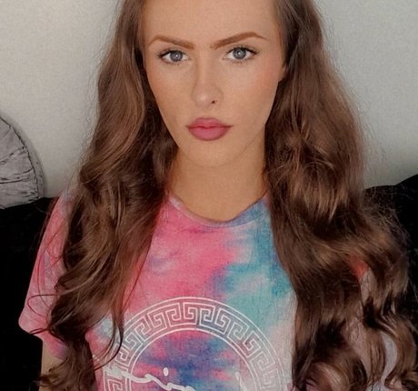 Nikki Harper model sexy pic