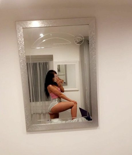 Hannah Lynch model nudes images