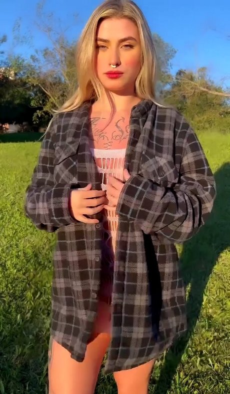 Julia Gouvea model nice gallery