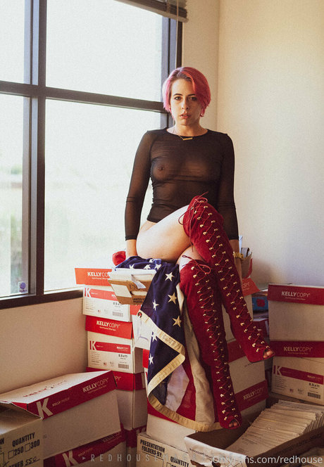 redhouse model erotic picture