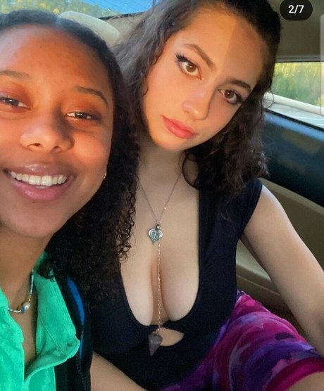 Bella Ossi beautiful star image