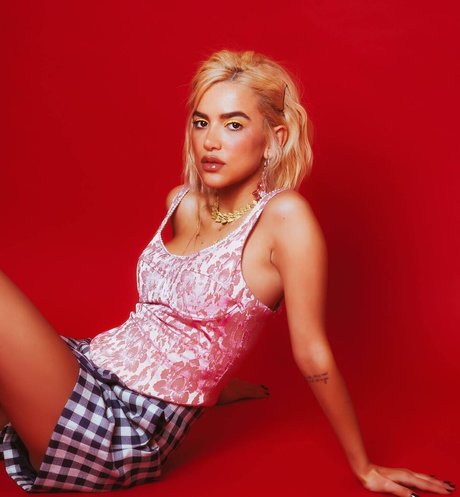 Manu Gavassi star exclusive gallery