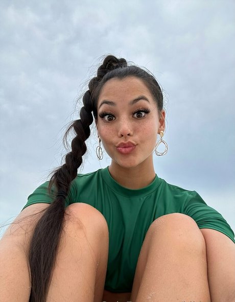 babe brunette onlyfans free picture