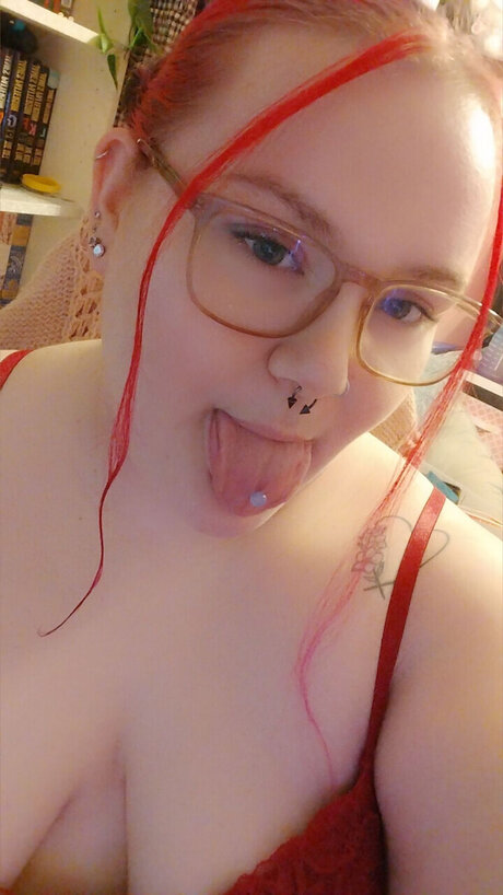 Scarlett Winter model sexy images