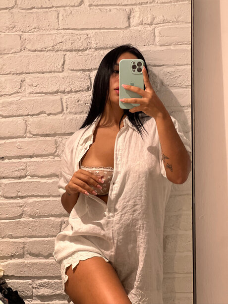 ninasuarz model naked photo