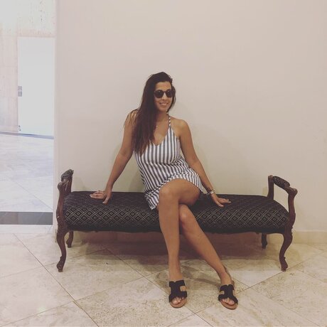 Larax sexy pornstar img