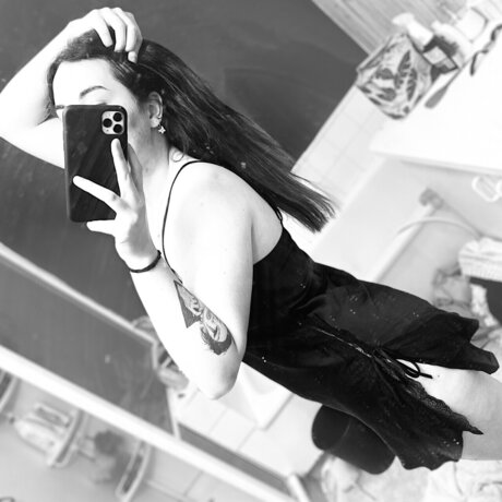 Texaschainswhor art actress gallery