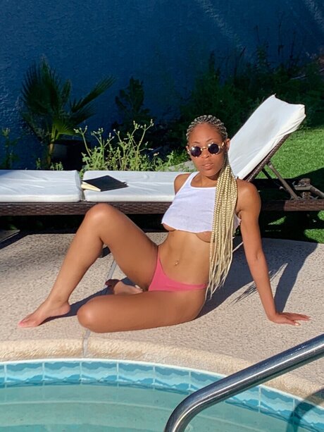 Hustle Honey model perfect img