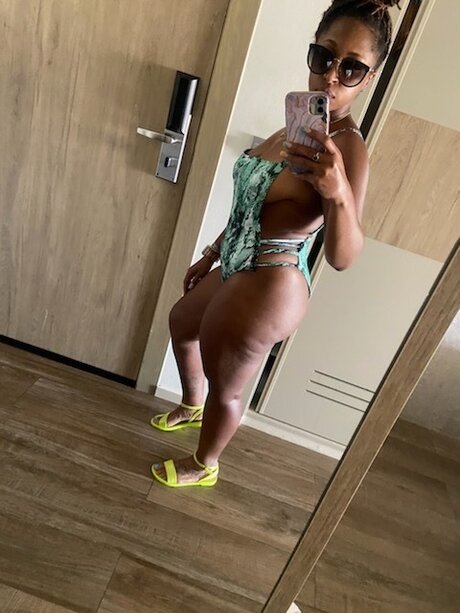 GiSpot model nudes pictures