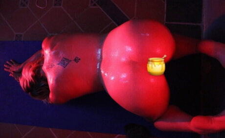 Que Hefner star free pics