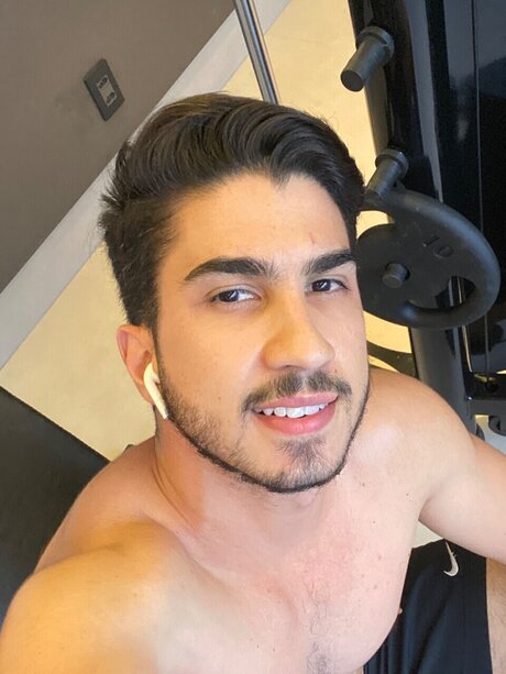 Guilherme G pretty model photo