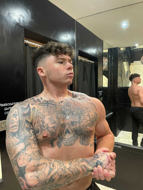 Brad Tattooed model top images