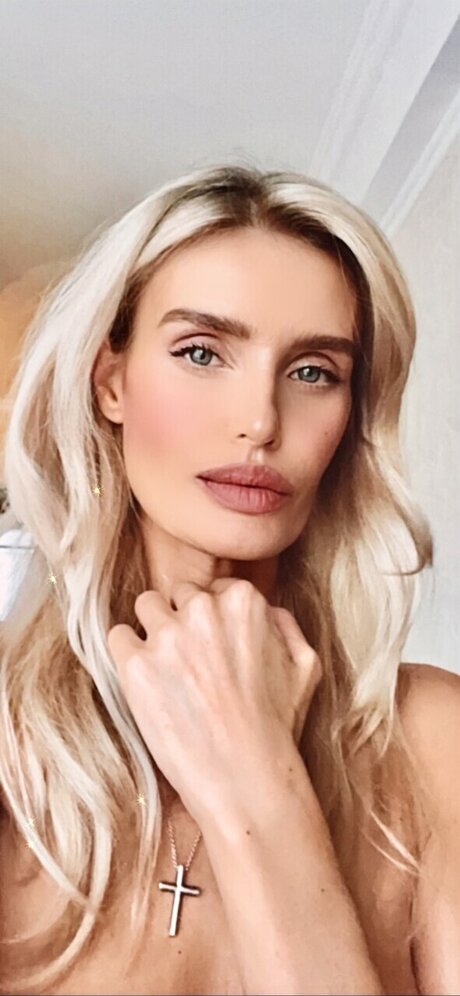 VIP page model beautiful photos