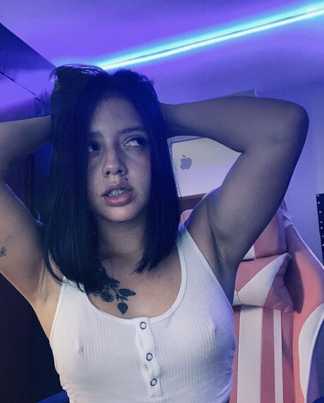 marian model nude photo