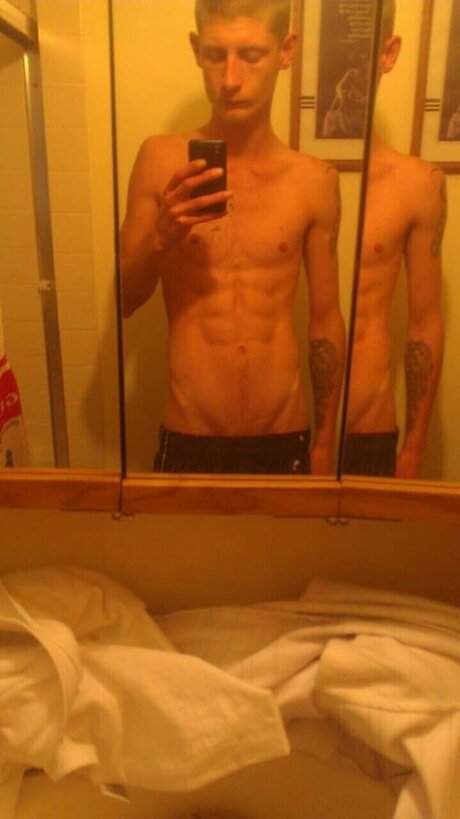 Smigle nude pornstar img