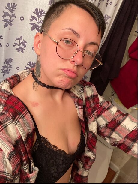 Hailey Bates actress img