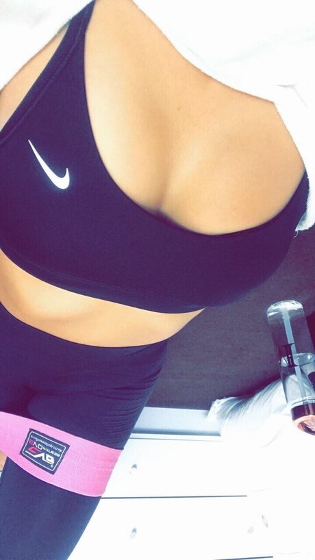 Cheekygirrl star sexy pics