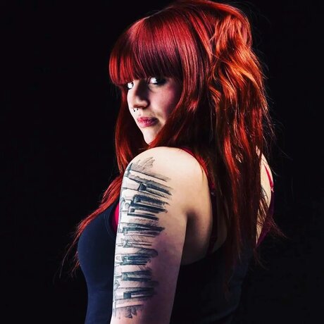 Sweet curvy Enleyx erotic pornstar photos