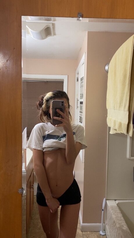 LolaBanks nude actress image