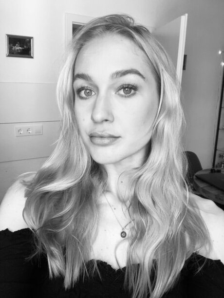 svenjavonwrese adult model images