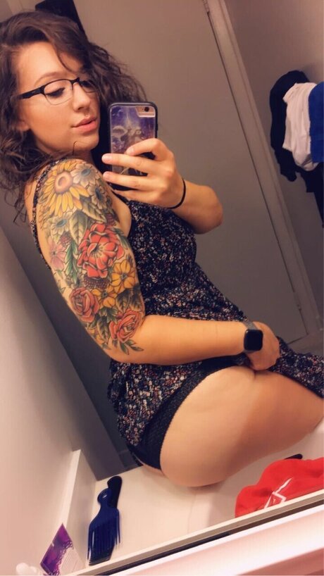 Blazy Susan star sexy image