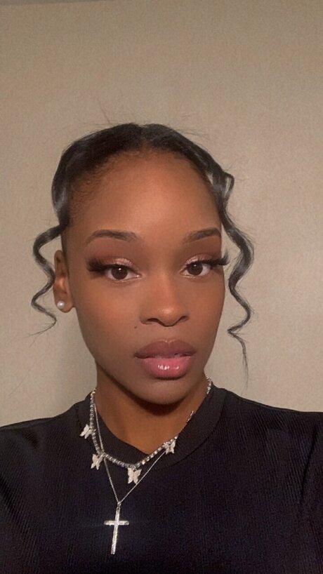 Queen Buie sexy star picture