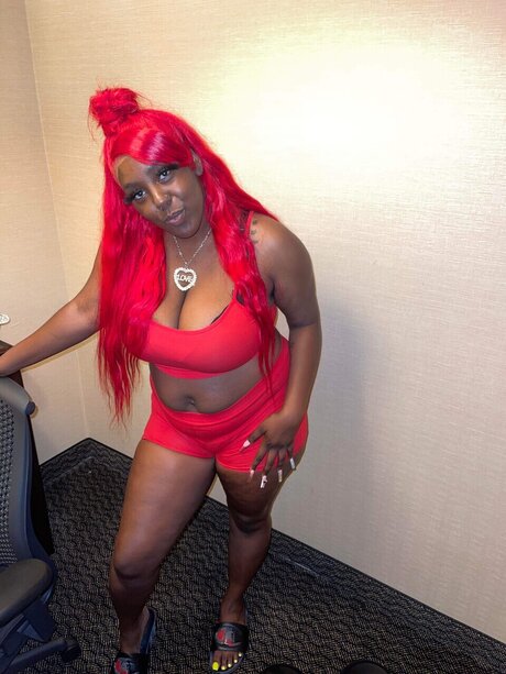 ChocolateeSlu_ perfect model pic