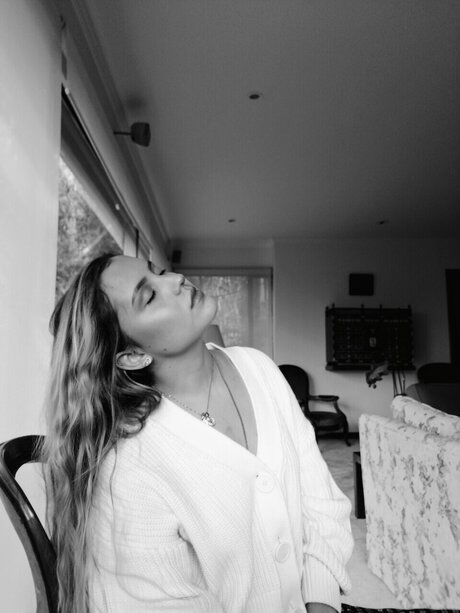 Baby moon model nudes image