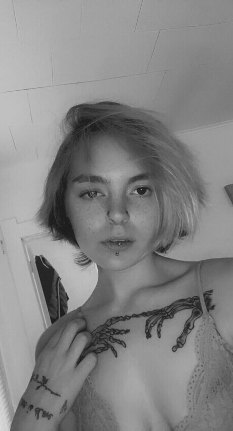 Kelly S sexy star pic