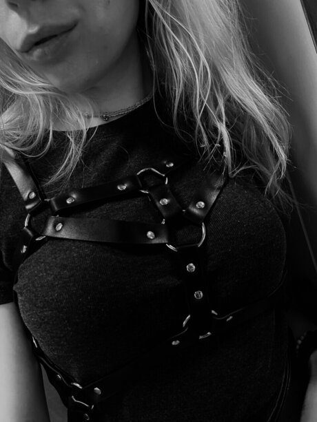 Crimson Lisbeth pornstar top photo