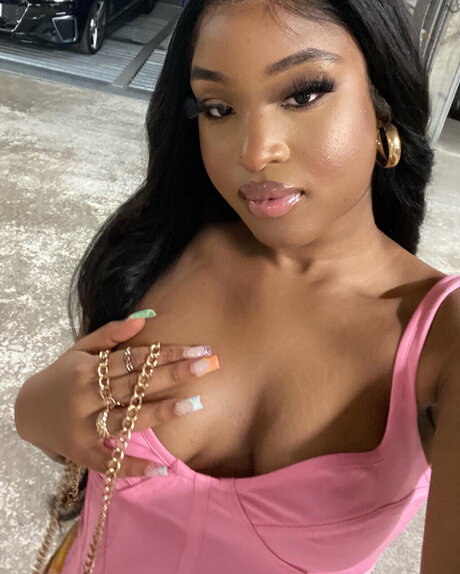 RachKam hot actress photos