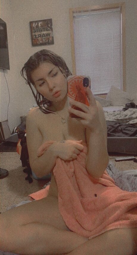 KloeeBaby star sexy pic