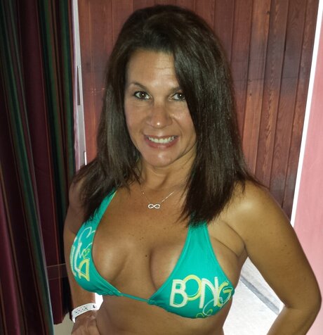 Lela model sexy images