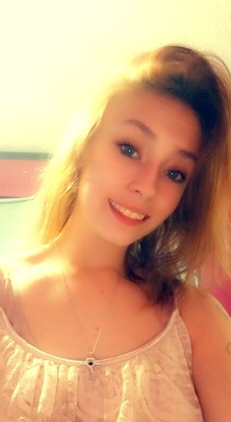 Lilbell hot pornstar image