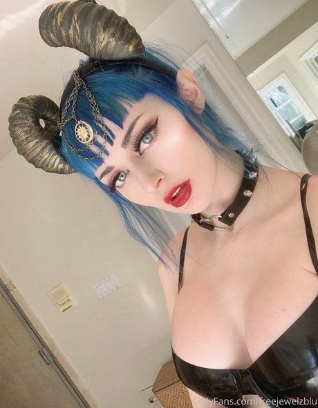 freejewelzblu model top img