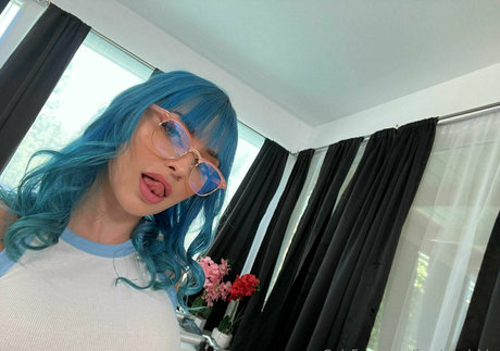 freejewelzblu erotic model pic